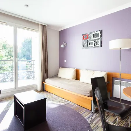 Bright With Balcony At Buttes Chaumont Appartamento