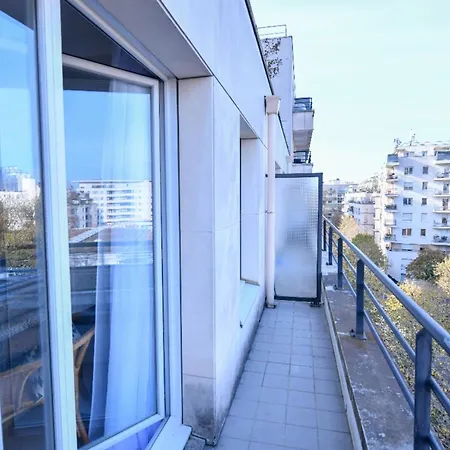 Bright With Balcony At Buttes Chaumont Parigi
